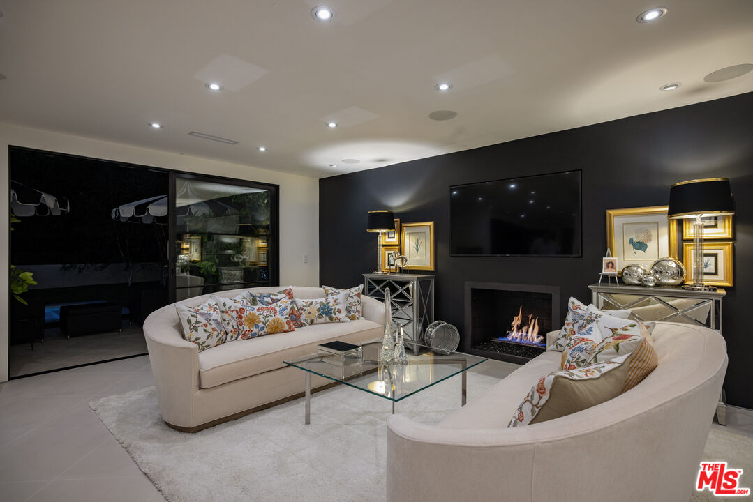 1074 Chantilly Road Los Angeles, CA 90077 - Photo 58 of 64