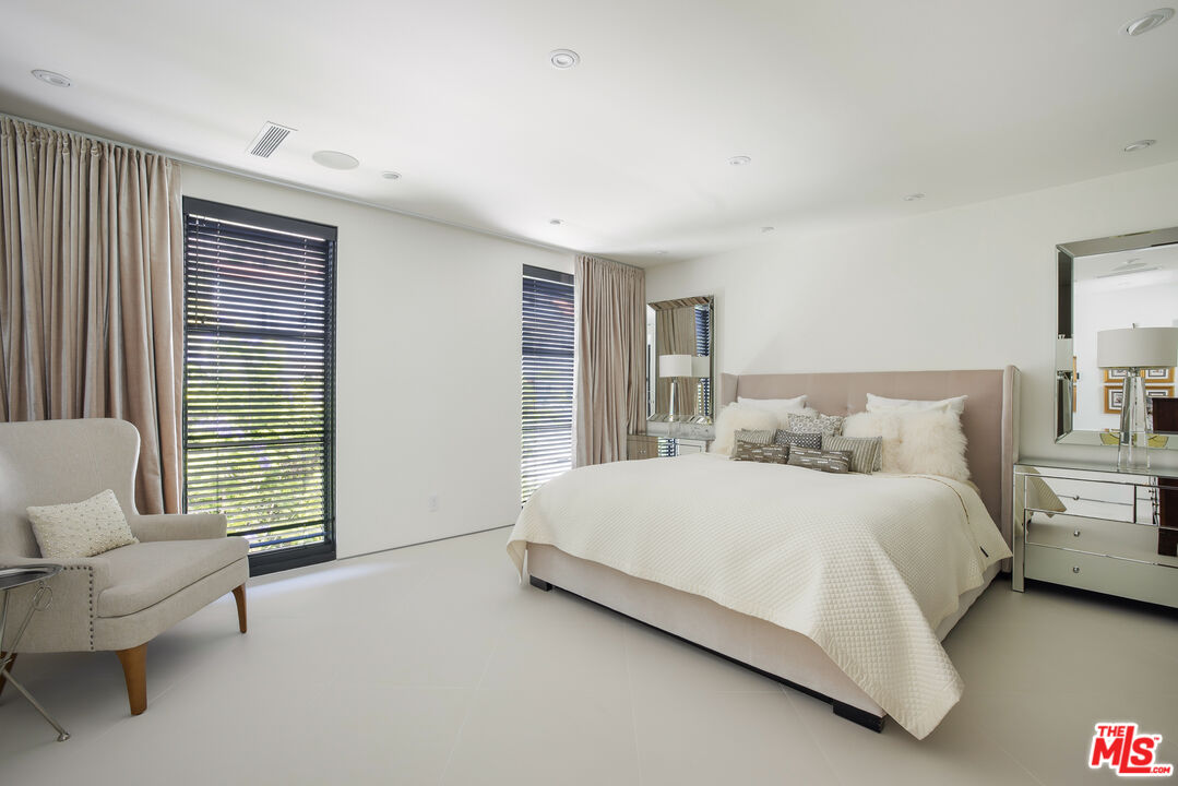 1074 Chantilly Road Los Angeles, CA 90077 - Photo 60 of 64