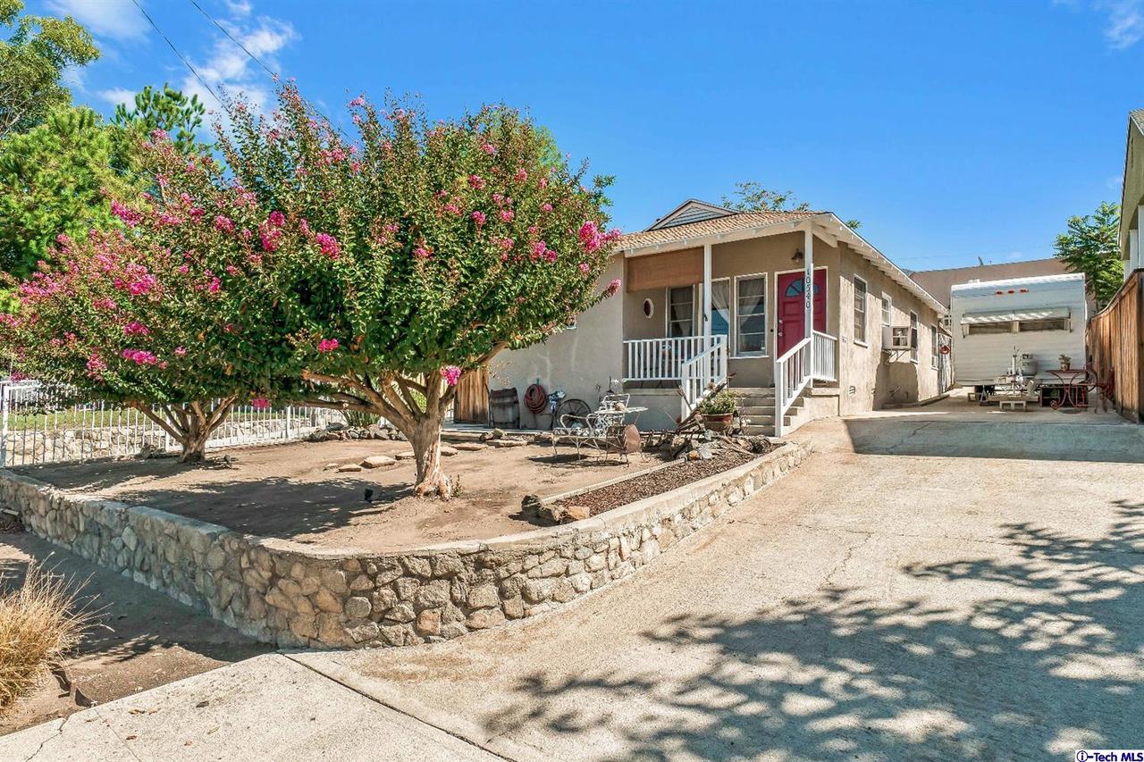 10540 Fernglen Avenue Tujunga, CA 91042 - Photo 2 of 35