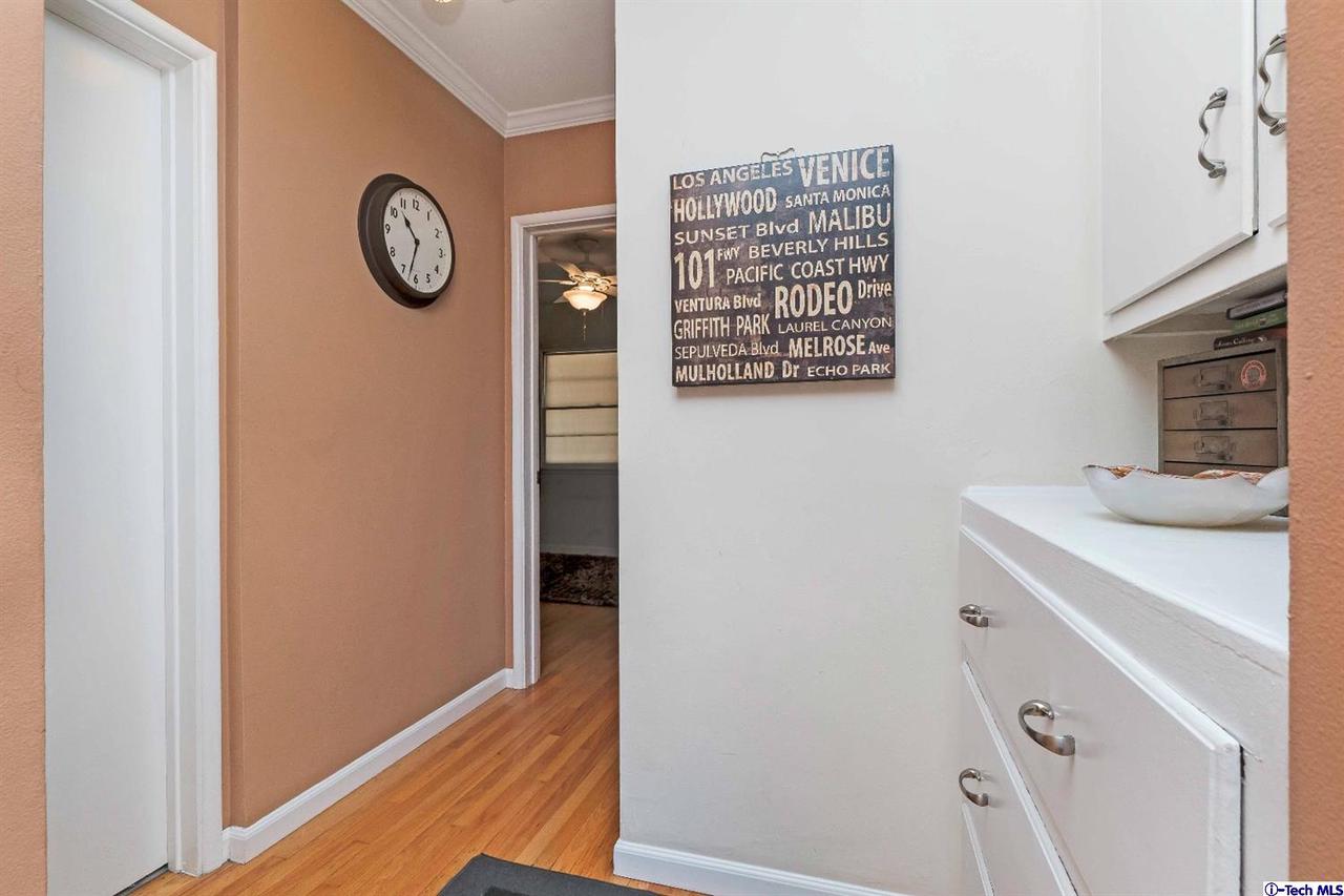 10540 Fernglen Avenue Tujunga, CA 91042 - Photo 11 of 35