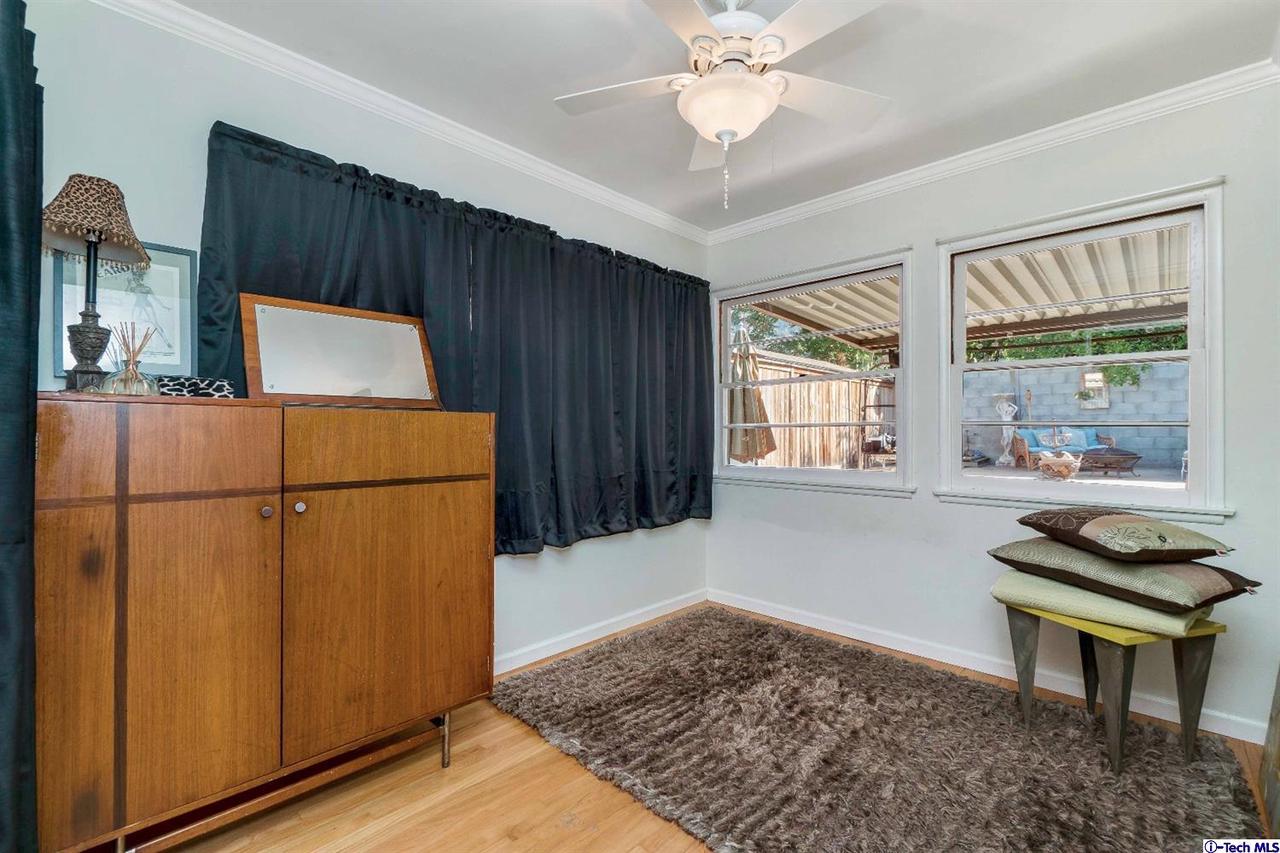 10540 Fernglen Avenue Tujunga, CA 91042 - Photo 13 of 35