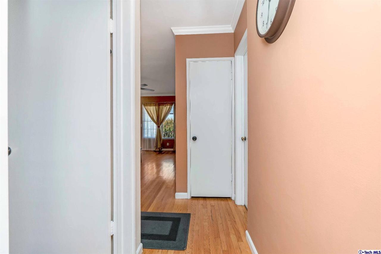 10540 Fernglen Avenue Tujunga, CA 91042 - Photo 16 of 35