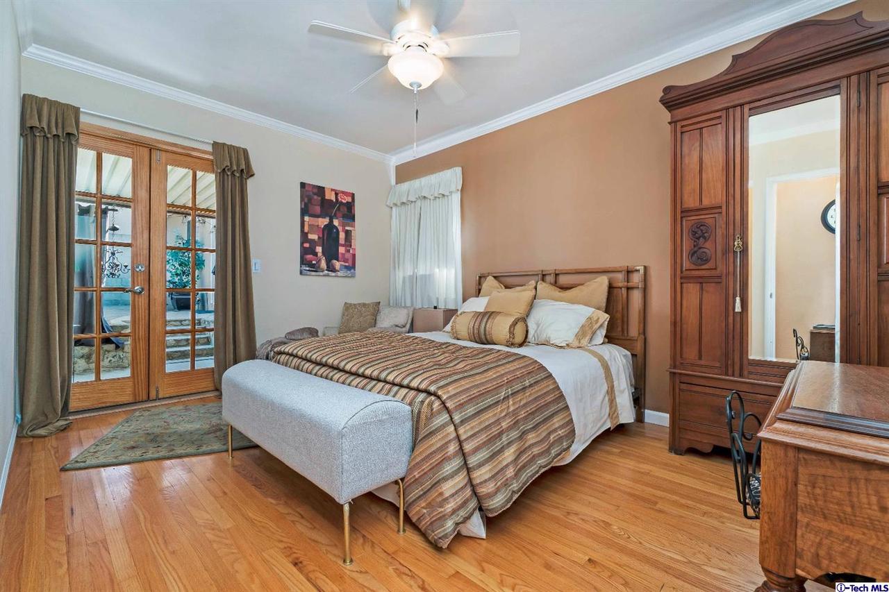 10540 Fernglen Avenue Tujunga, CA 91042 - Photo 17 of 35