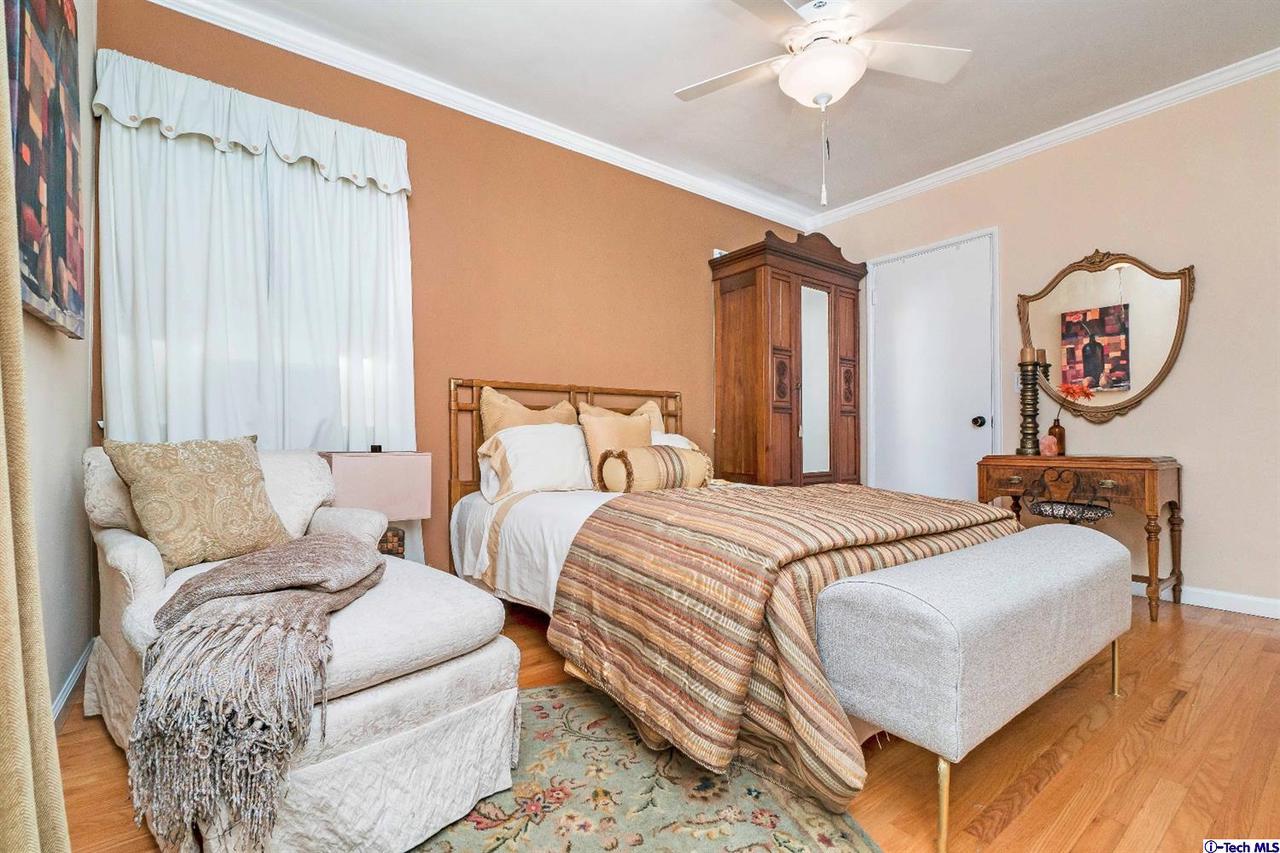 10540 Fernglen Avenue Tujunga, CA 91042 - Photo 18 of 35