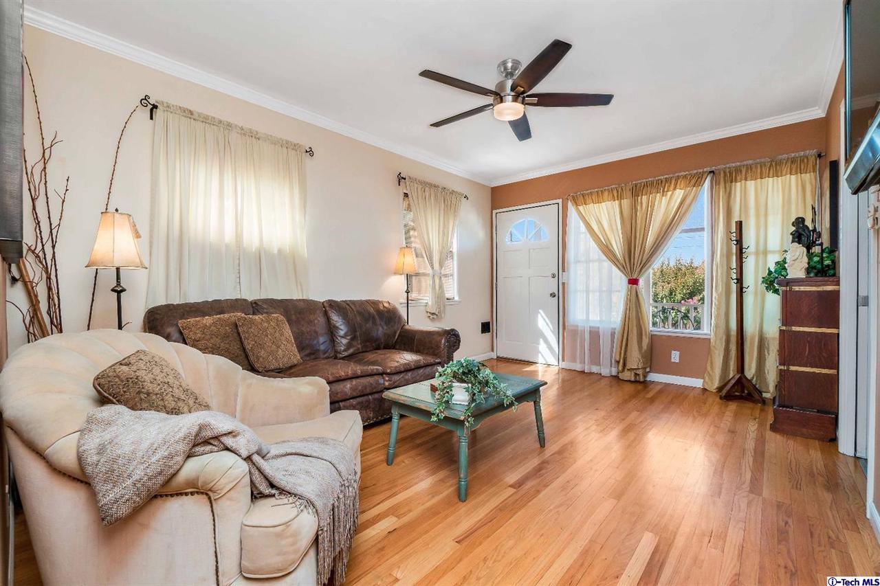 10540 Fernglen Avenue Tujunga, CA 91042 - Photo 3 of 35