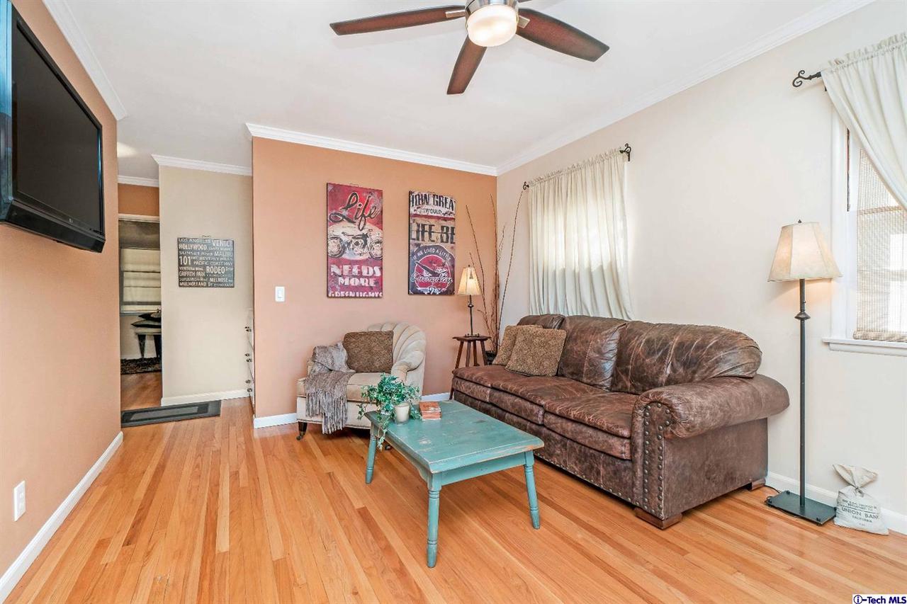 10540 Fernglen Avenue Tujunga, CA 91042 - Photo 4 of 35