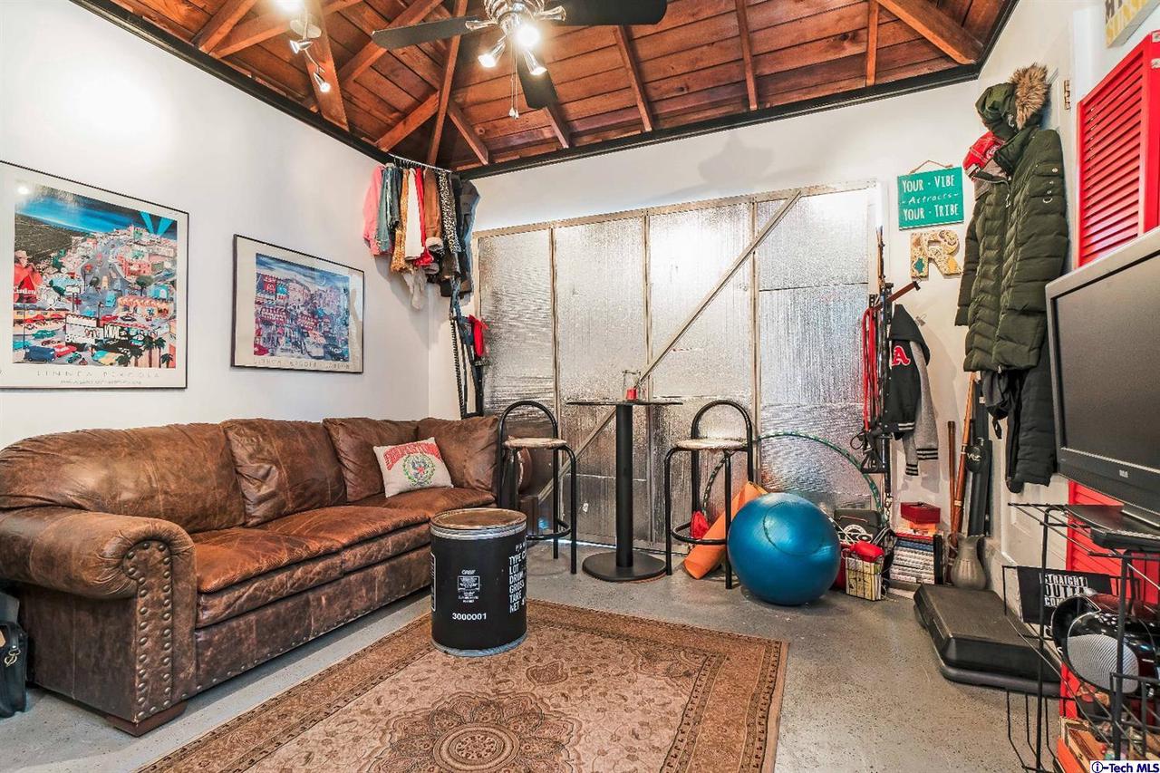 10540 Fernglen Avenue Tujunga, CA 91042 - Photo 33 of 35