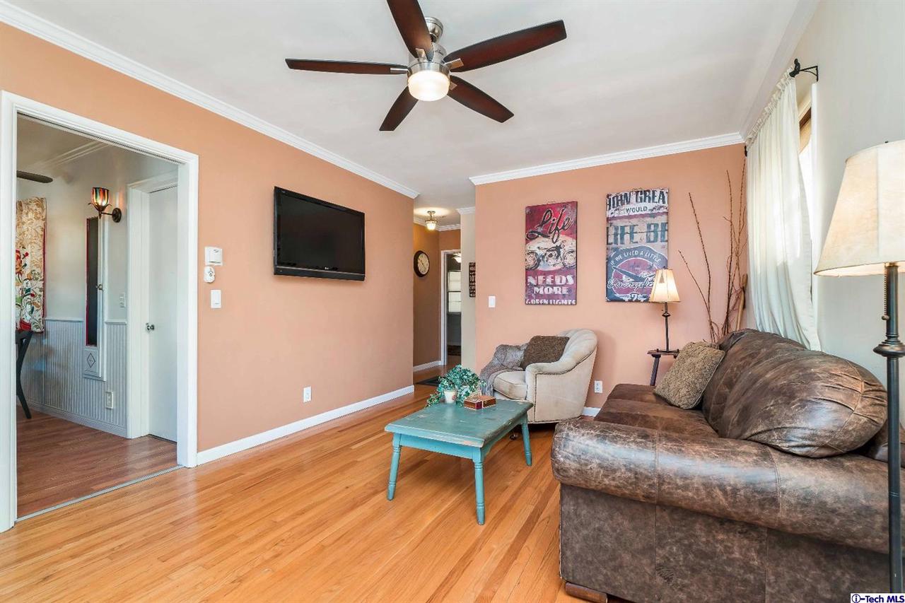 10540 Fernglen Avenue Tujunga, CA 91042 - Photo 5 of 35