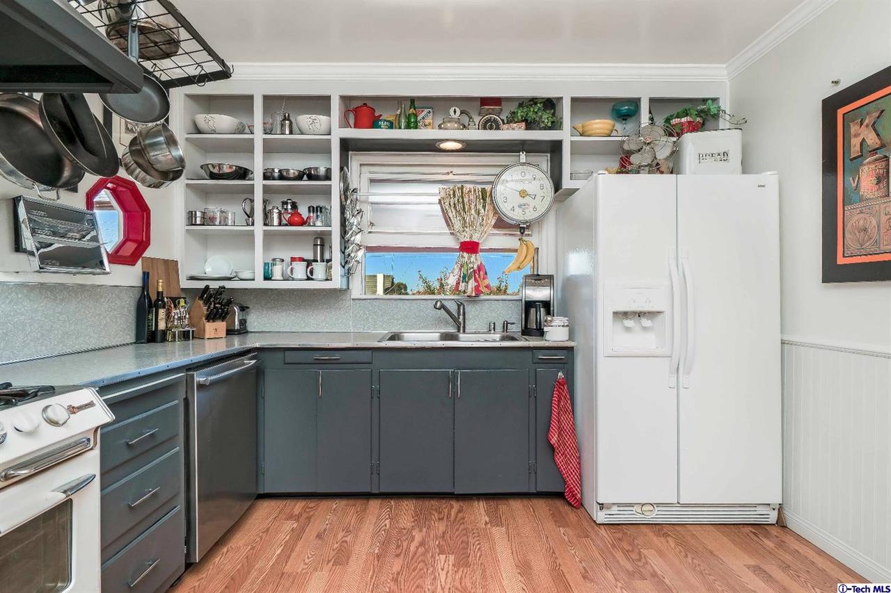 10540 Fernglen Avenue Tujunga, CA 91042 - Photo 7 of 35