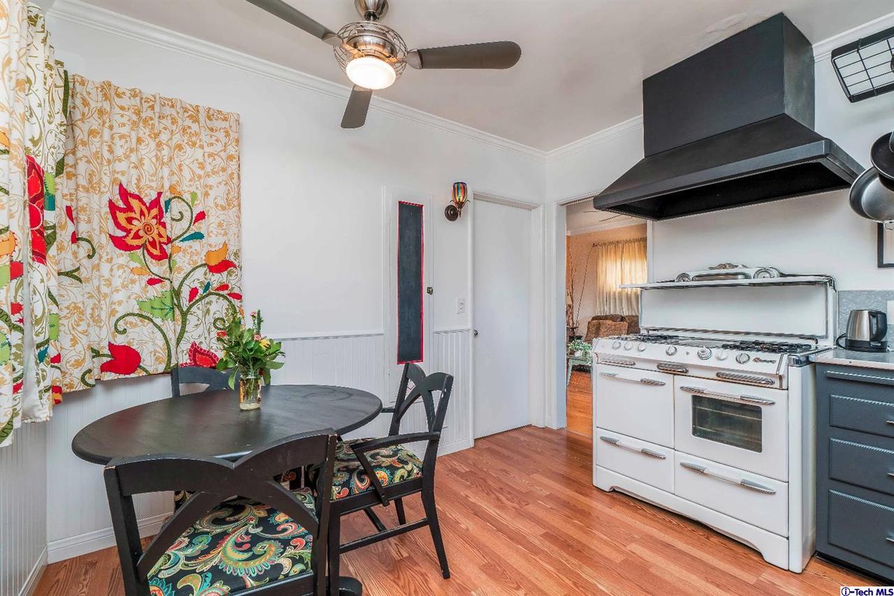 10540 Fernglen Avenue Tujunga, CA 91042 - Photo 8 of 35