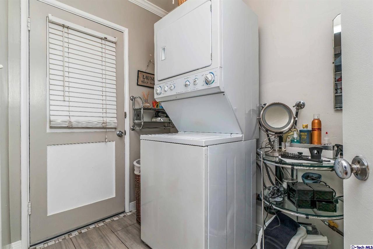 10540 Fernglen Avenue Tujunga, CA 91042 - Photo 10 of 35