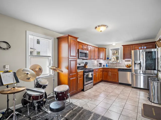 $499,000 | 85 B Street, Lowell, MA 01851