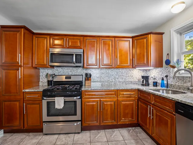 $499,000 | 85 B Street, Lowell, MA 01851