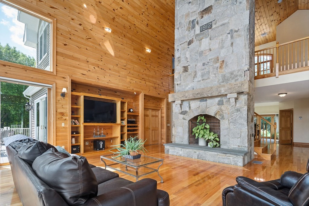 58 Howarth Road Oxford, MA 01540 - Photo 4 of 42 Gallery Image 4