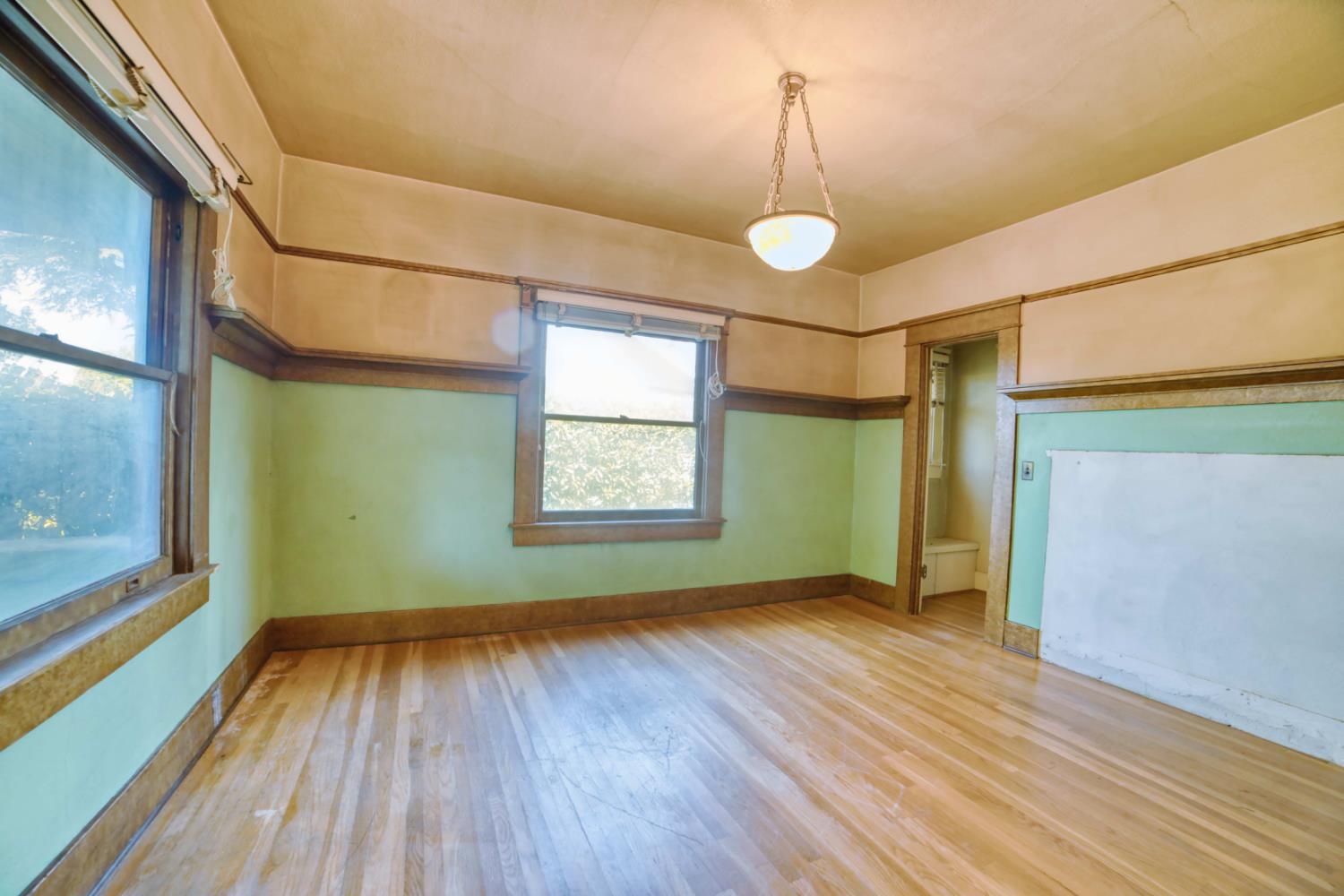 421 North D Street Madera, CA 93638 - Photo 7 of 35