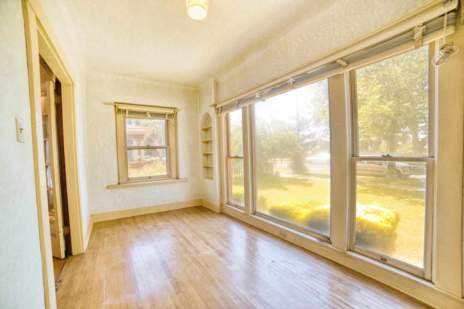 421 North D Street Madera, CA 93638 - Photo 8 of 35