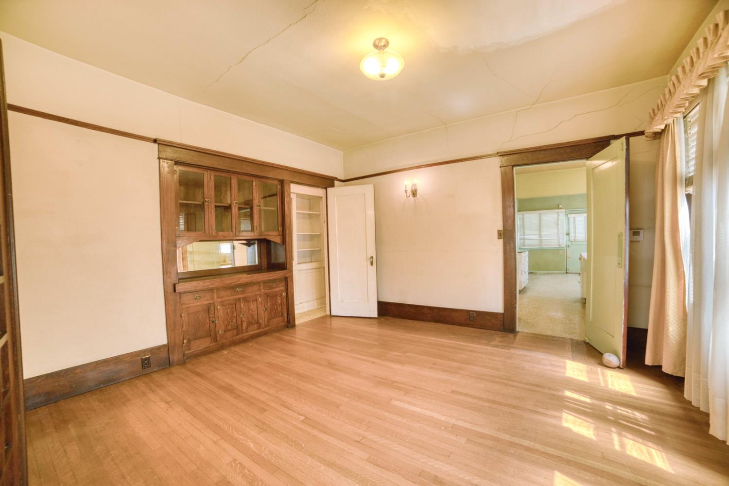 421 North D Street Madera, CA 93638 - Photo 10 of 35