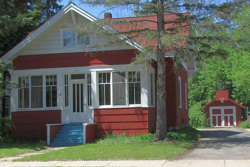 810 South Oneida Avenue Rhinelander, WI 54501 - Photo 1 of 43 Gallery Image 1