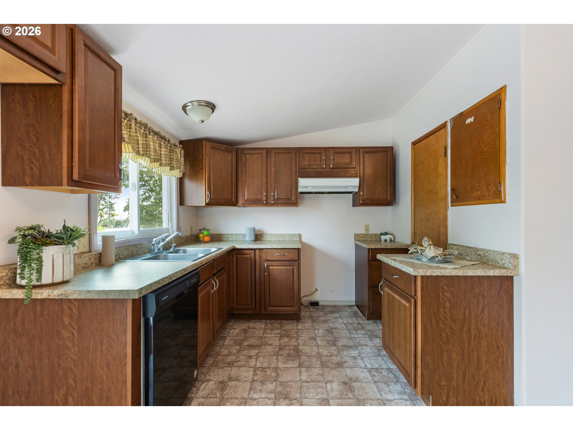 2522 Southwest Marshall Avenue Pendleton, OR 97801 - Photo 15 of 38