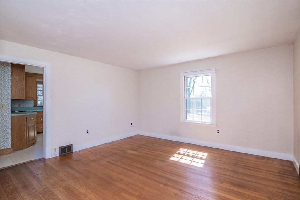 390 Shays Street Amherst, MA 01002 - Photo 16 of 37