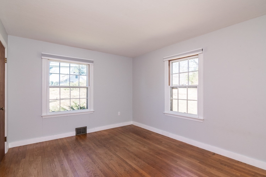 390 Shays Street Amherst, MA 01002 - Photo 19 of 37