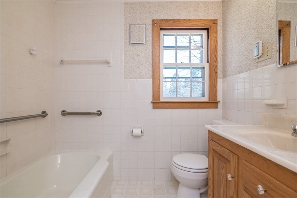 390 Shays Street Amherst, MA 01002 - Photo 21 of 37