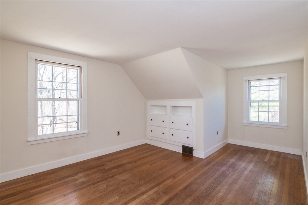 390 Shays Street Amherst, MA 01002 - Photo 23 of 37