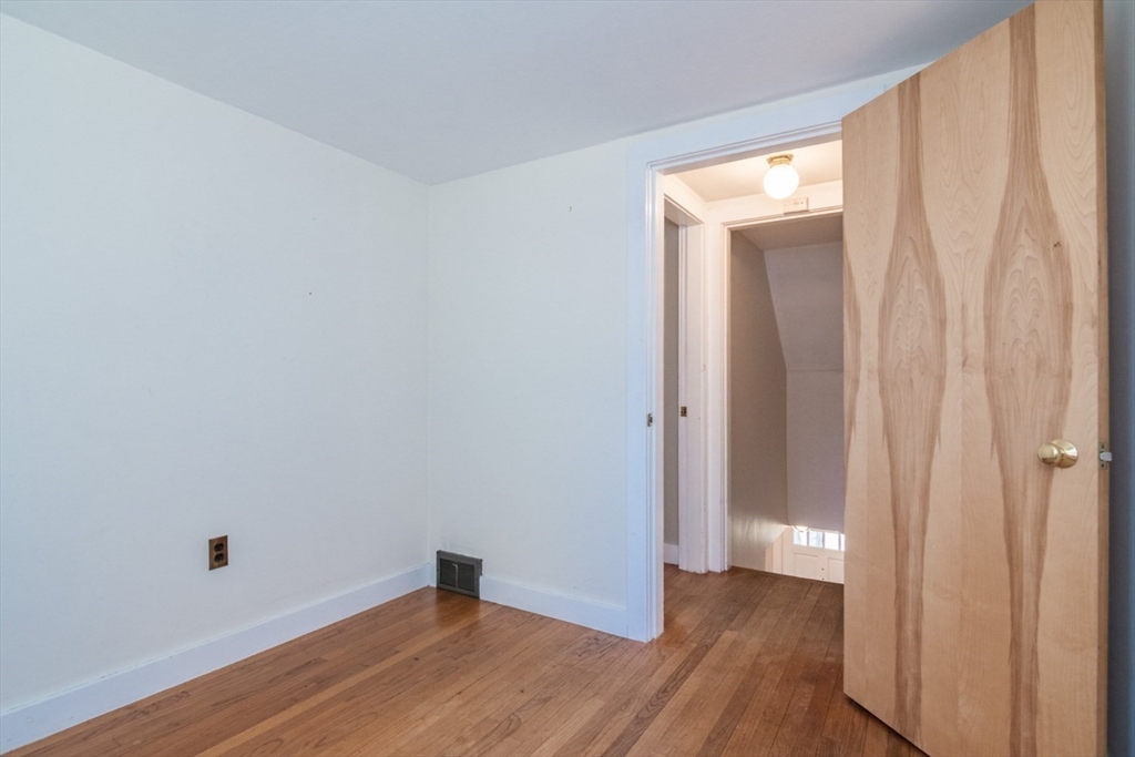 390 Shays Street Amherst, MA 01002 - Photo 29 of 37