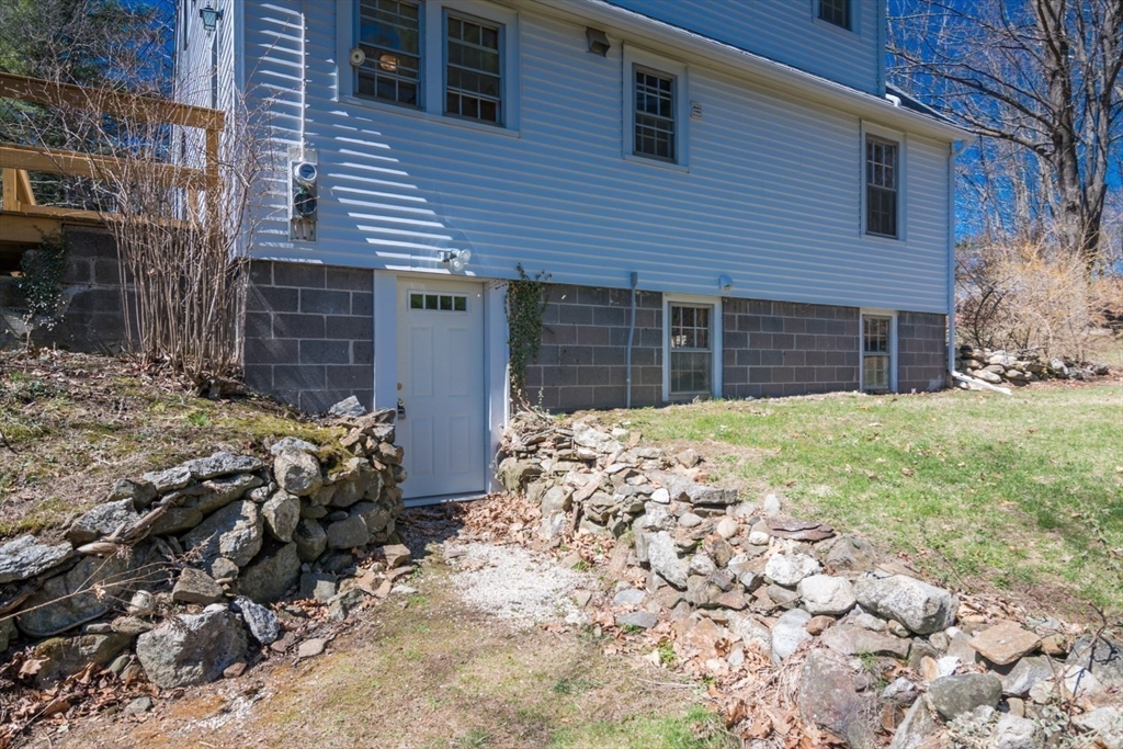 390 Shays Street Amherst, MA 01002 - Photo 33 of 37