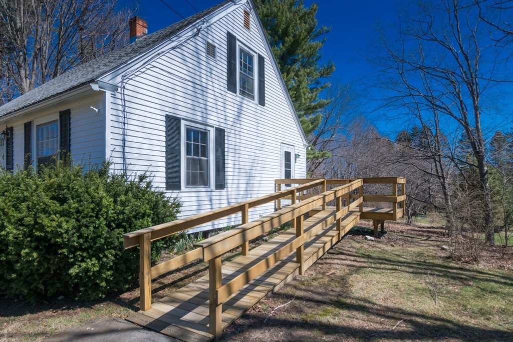 390 Shays Street Amherst, MA 01002 - Photo 4 of 37