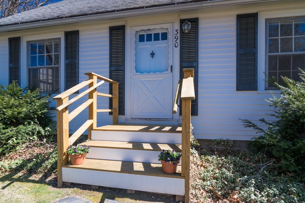 390 Shays Street Amherst, MA 01002 - Photo 5 of 37