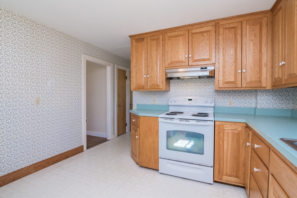 390 Shays Street Amherst, MA 01002 - Photo 9 of 37