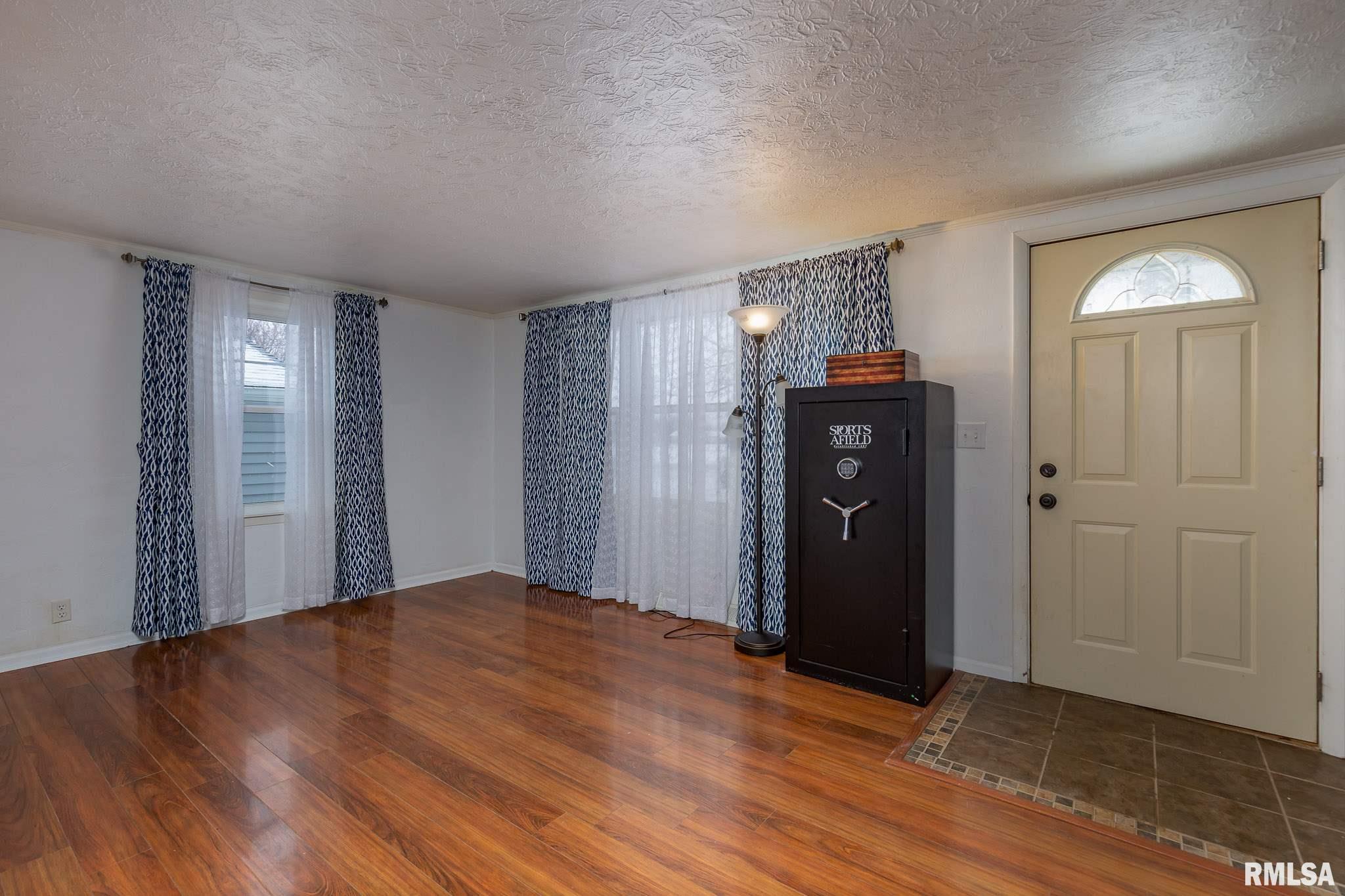 1610 Coyne Center Road Milan, IL 61264 - Photo 4 of 18 Gallery Image 4