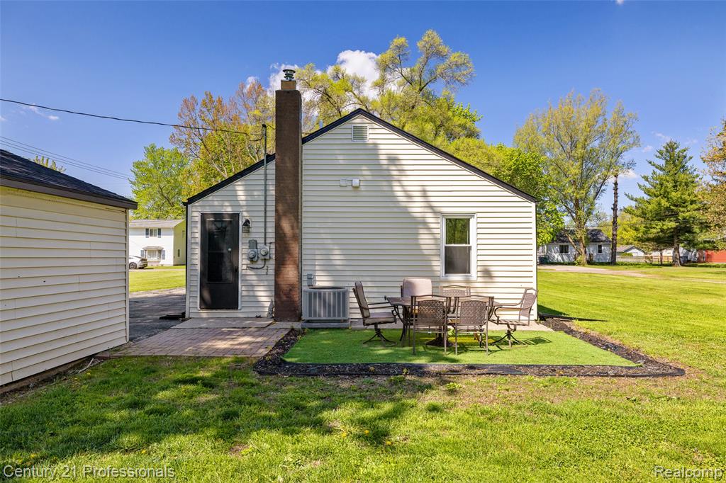 2830 Deland Road Waterford, MI 48329 - Photo 25 of 35
