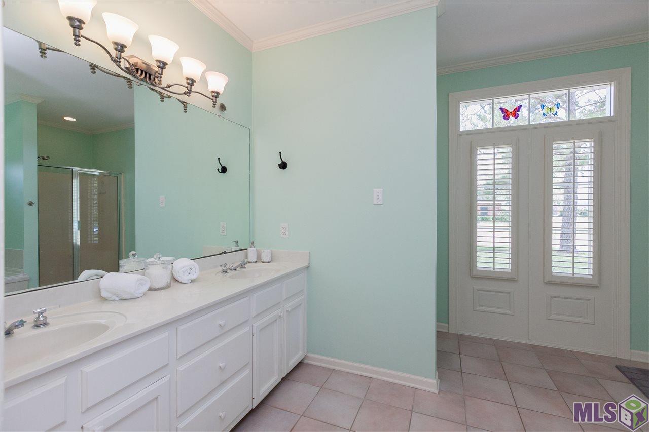 5350 Herridge Drive Baton Rouge, LA 70817 - Photo 20 of 35 Master Bath
