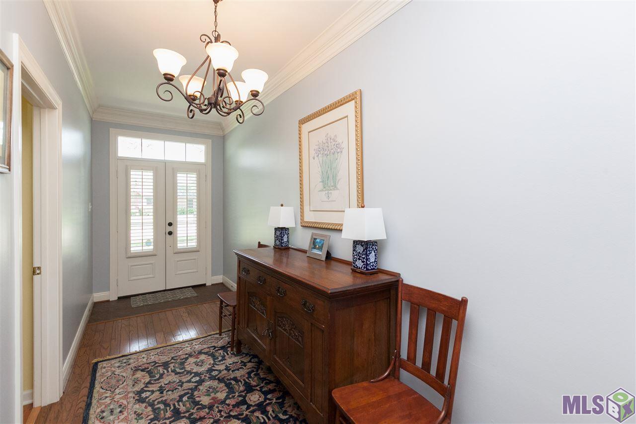 5350 Herridge Drive Baton Rouge, LA 70817 - Photo 3 of 35 Foyer