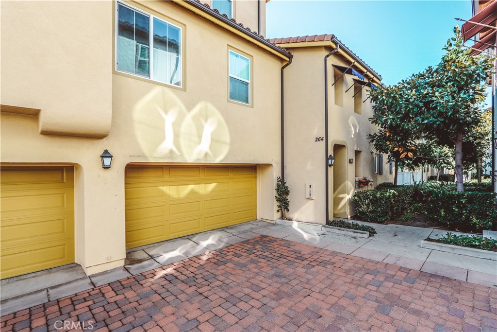 264 Lockford Irvine, CA 92602 - Photo 15 of 15 a front view of a house with garden