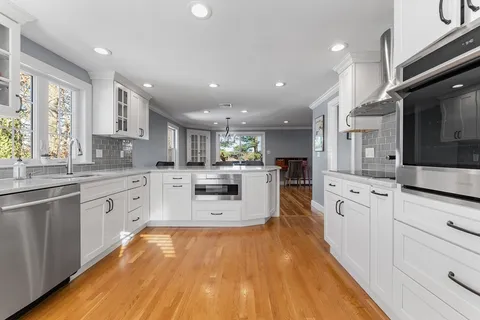 $929,000 | 3 Suntaug Street, Lynnfield, MA 01940