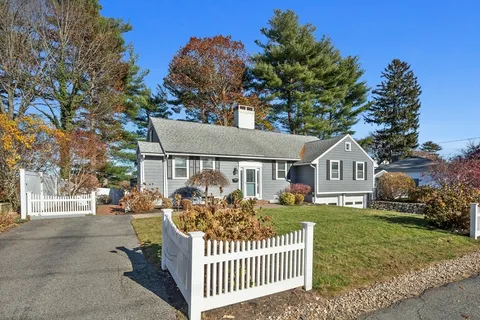 $929,000 | 3 Suntaug Street, Lynnfield, MA 01940