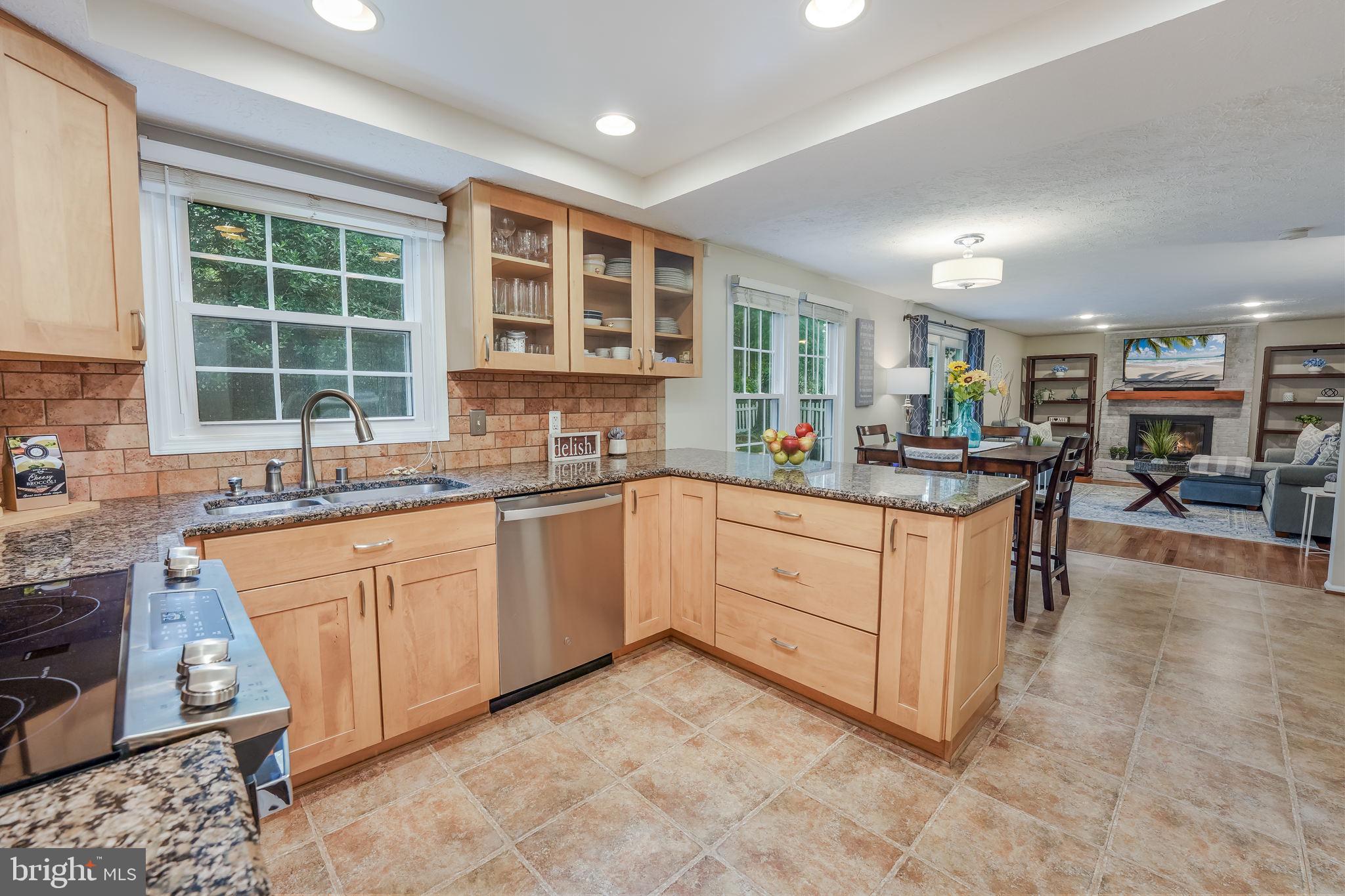 4565 Rincon Place Dumfries, VA 22025 - Photo 8 of 44 Large Kitchen