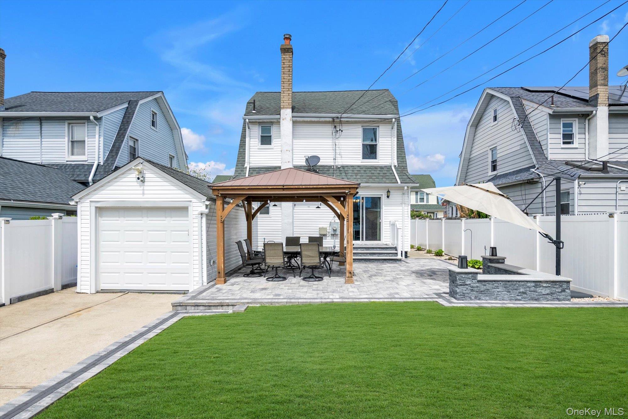 14 Laurel Road Lindenhurst, NY 11757 - Photo 17 of 23