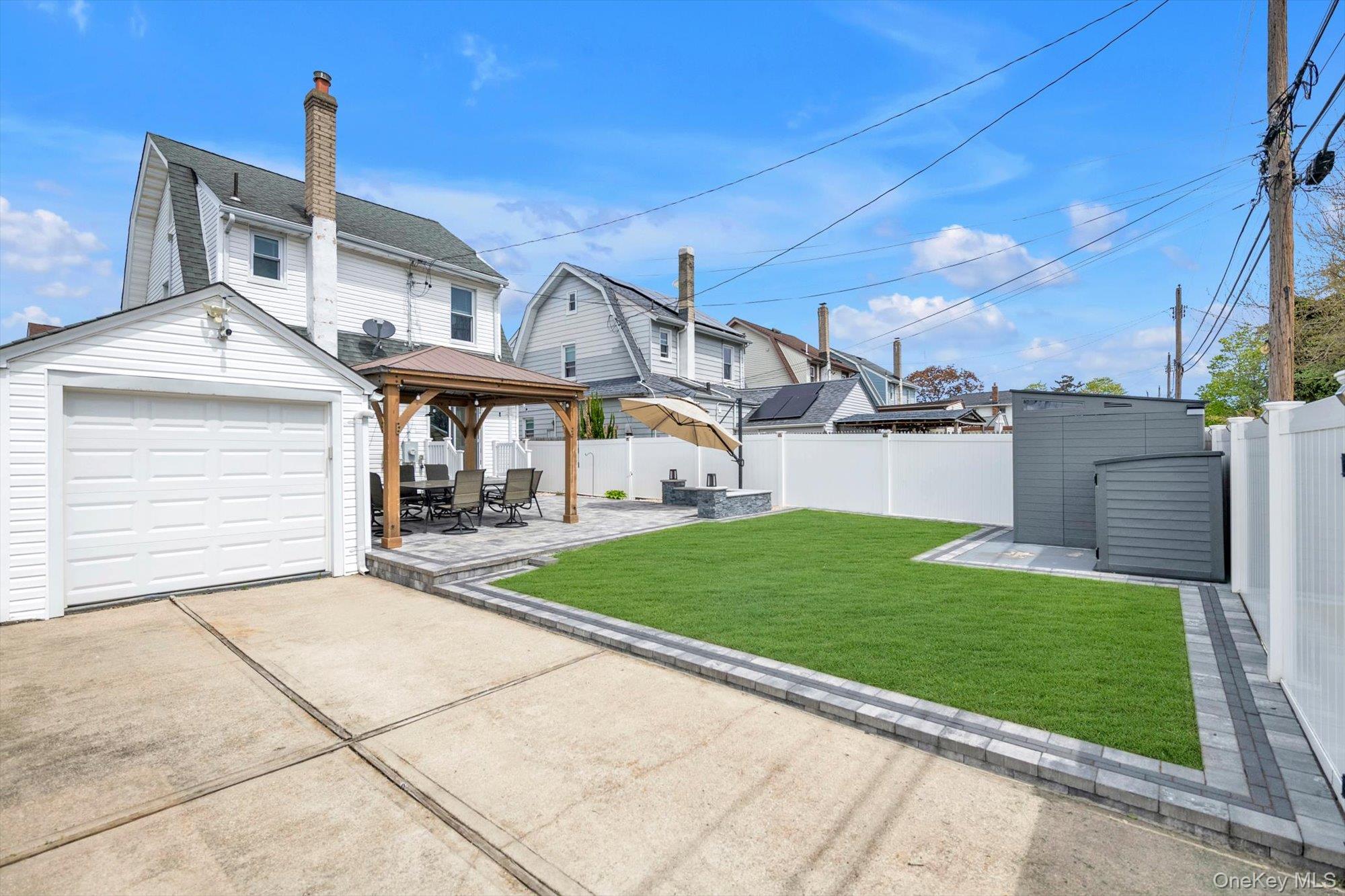 14 Laurel Road Lindenhurst, NY 11757 - Photo 19 of 23