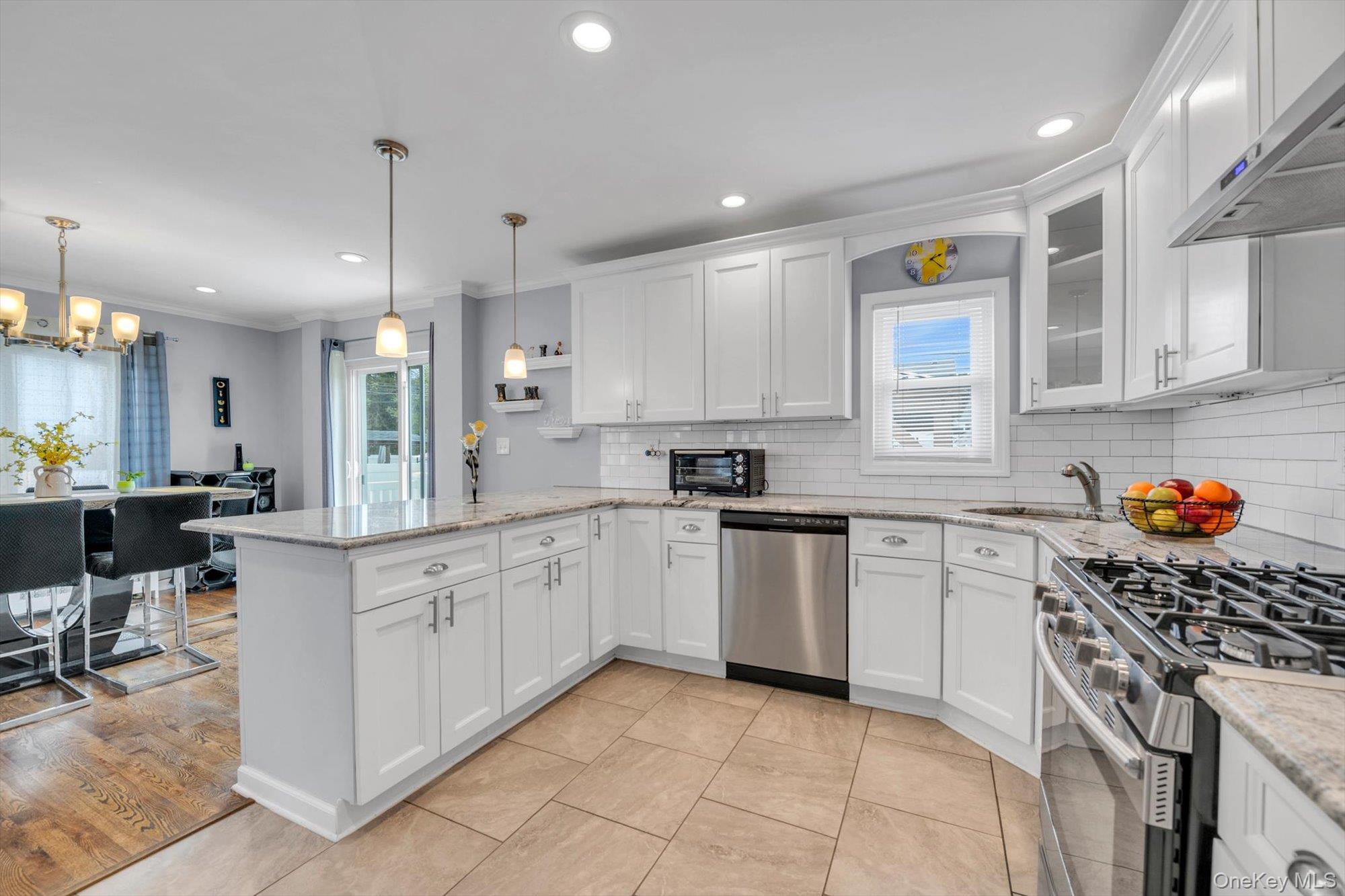 14 Laurel Road Lindenhurst, NY 11757 - Photo 5 of 23