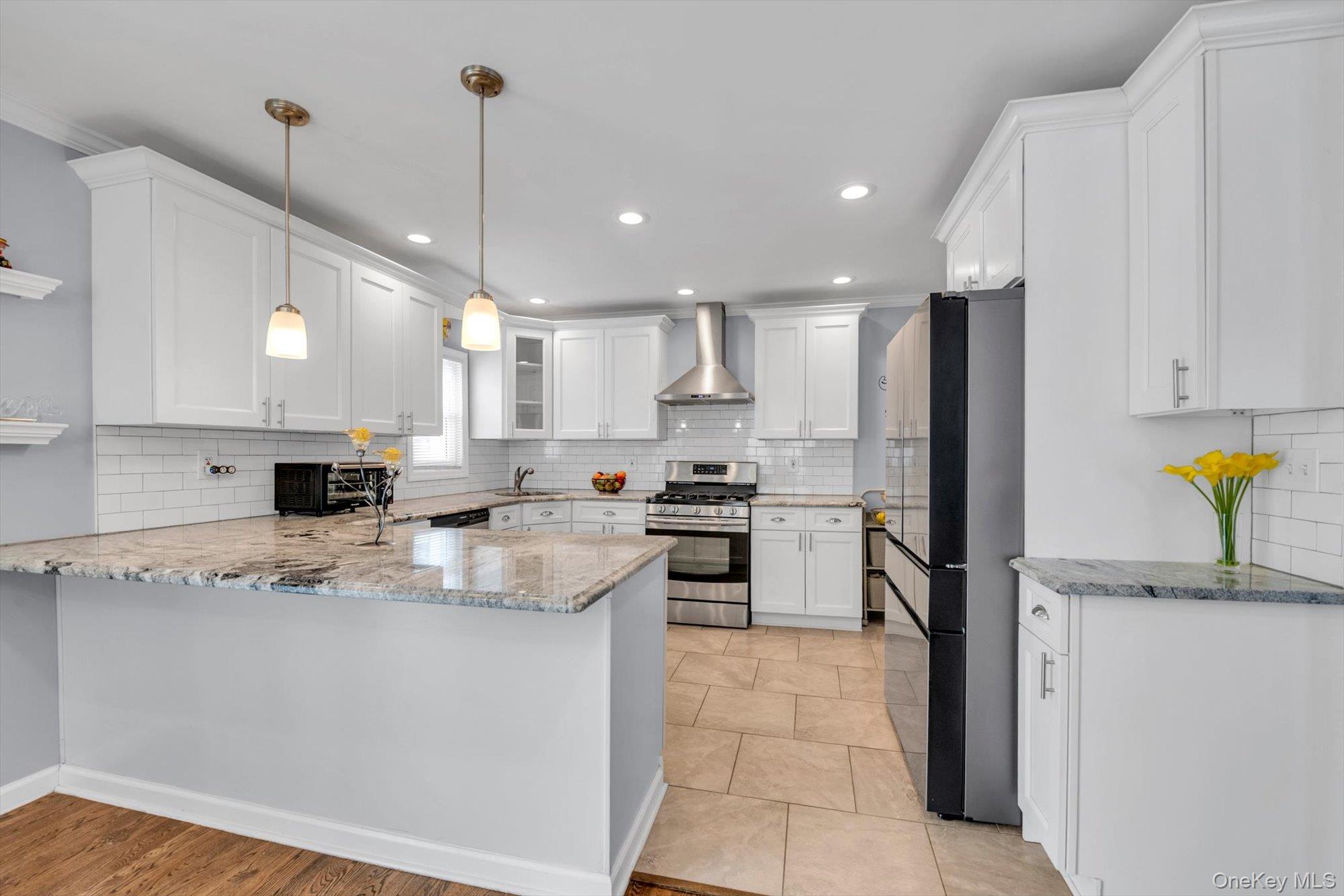 14 Laurel Road Lindenhurst, NY 11757 - Photo 6 of 23