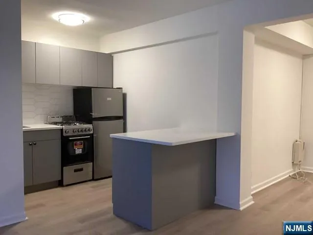 $1,900 | 2160 Center Avenue, Unit 2U, Fort Lee, NJ 07024