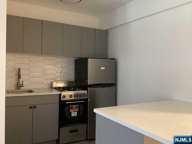 2160 Center Avenue, Unit 2U Fort Lee, NJ 07024 - Photo 12 of 30