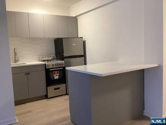 $1,900 | 2160 Center Avenue, Unit 2U, Fort Lee, NJ 07024