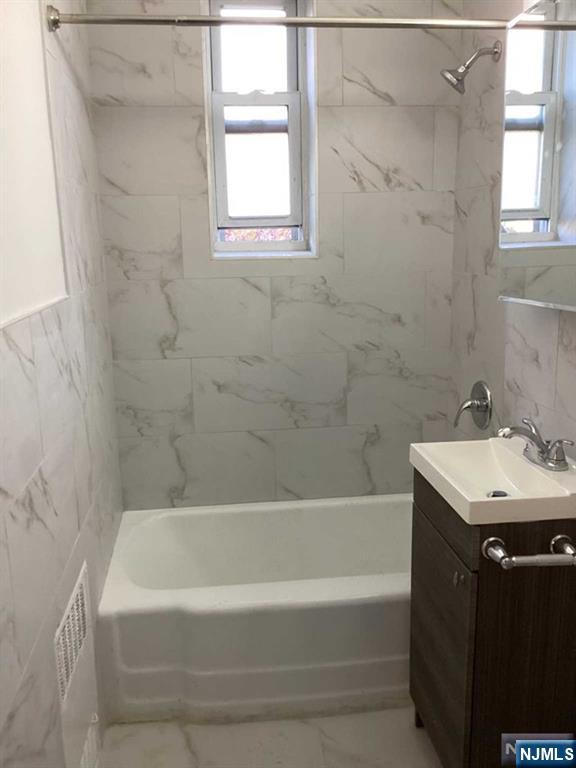 2160 Center Avenue, Unit 2U Fort Lee, NJ 07024 - Photo 22 of 30