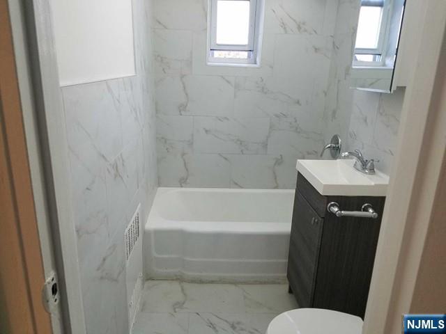 2160 Center Avenue, Unit 2U Fort Lee, NJ 07024 - Photo 24 of 30