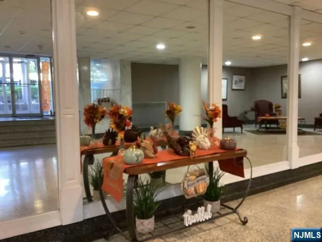 $1,900 | 2160 Center Avenue, Unit 2U, Fort Lee, NJ 07024